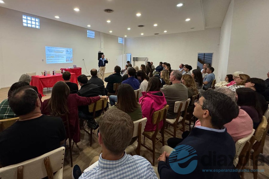 La primera de las jornadas realizadas en Esperanza