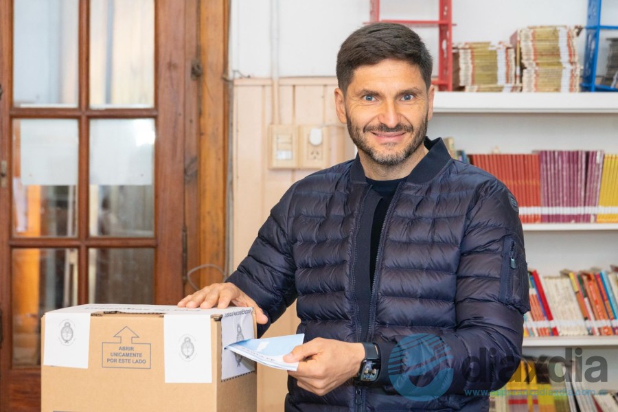 Pullaro emitiendo su voto eh Hughes Pullaro emitiendo su voto eh Hughes