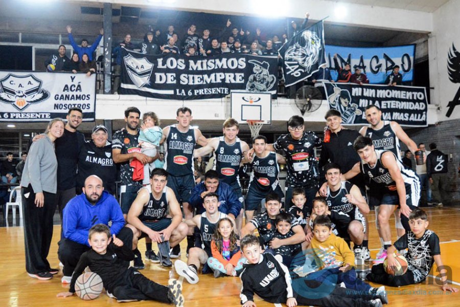 El festejo de Almagro con su gente El festejo de Almagro con su gente