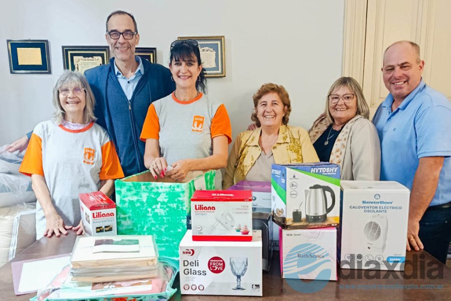 Autoridades de AANE y el escribano en el sorteo Autoridades de AANE y el escribano en el sorteo