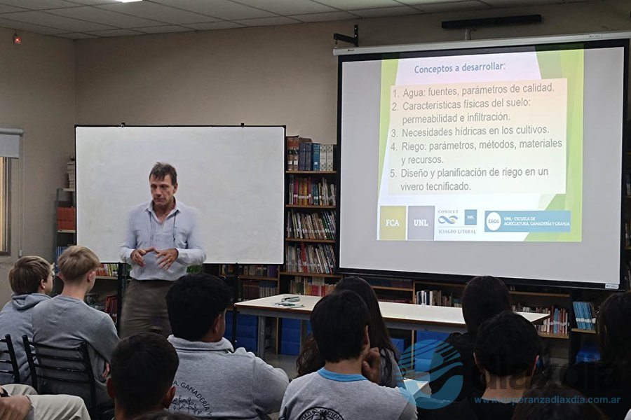 Una de las capacitaciones para poner el sistema Una de las capacitaciones para poner el sistema