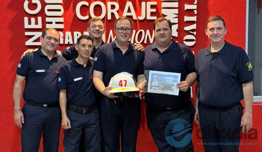 Entrega de estrellas y distinciones en la cena aniversario - RRSS Bomberos Voluntarios