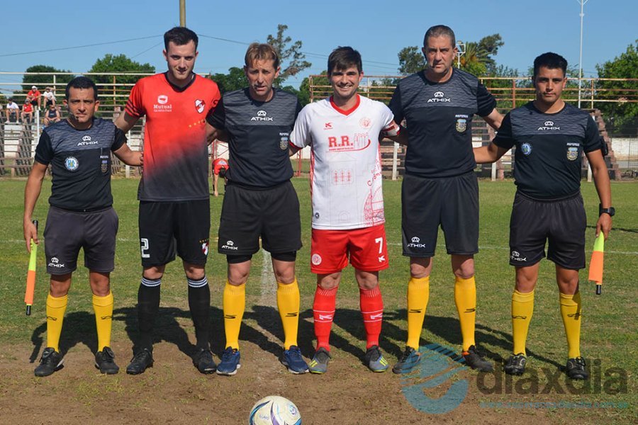 Sebastián Platner el juez con capitanes y líneas