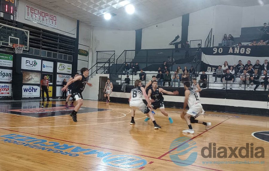 El siempre emotivo cl&aacute;sico esperancino por el Torneo Oficial - Foto Prensa Almagro