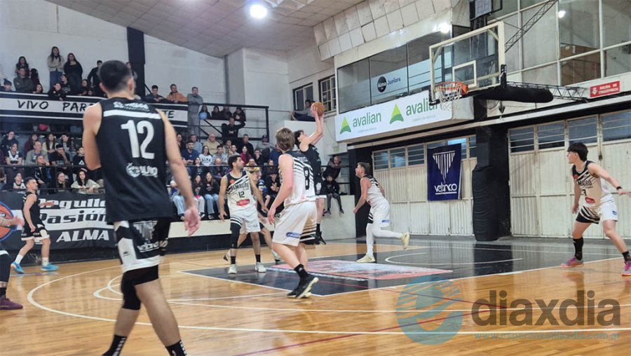 Alma Juniors y Almagro clasificaron para los cuartos de final - Foto Basquetboleando